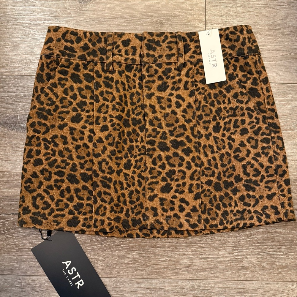 New ASTR the Label Kairos Denim Mini Cheetah Leopard Skirt Size Small